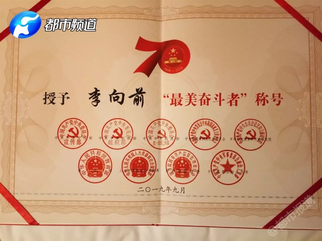 牛！这位“听风者”，专门给火车头“看病”！
