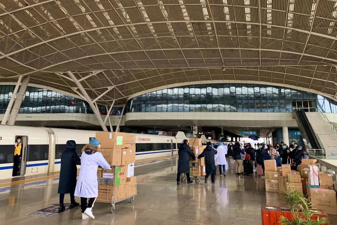 新华社全景记录铁路战“疫”,点赞“铁”的担当