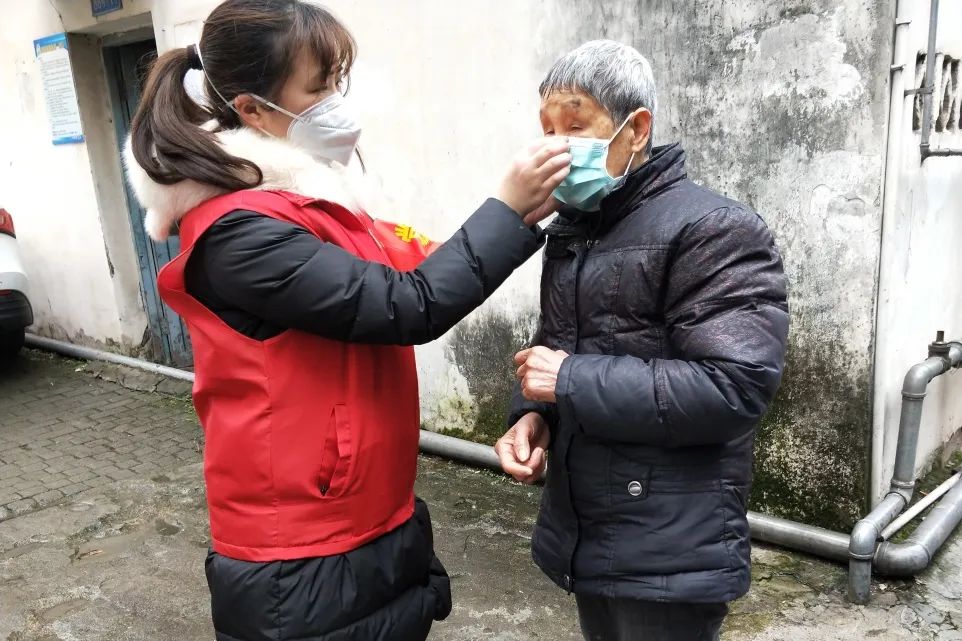 社区居民和志愿者的情谊,热乎乎的