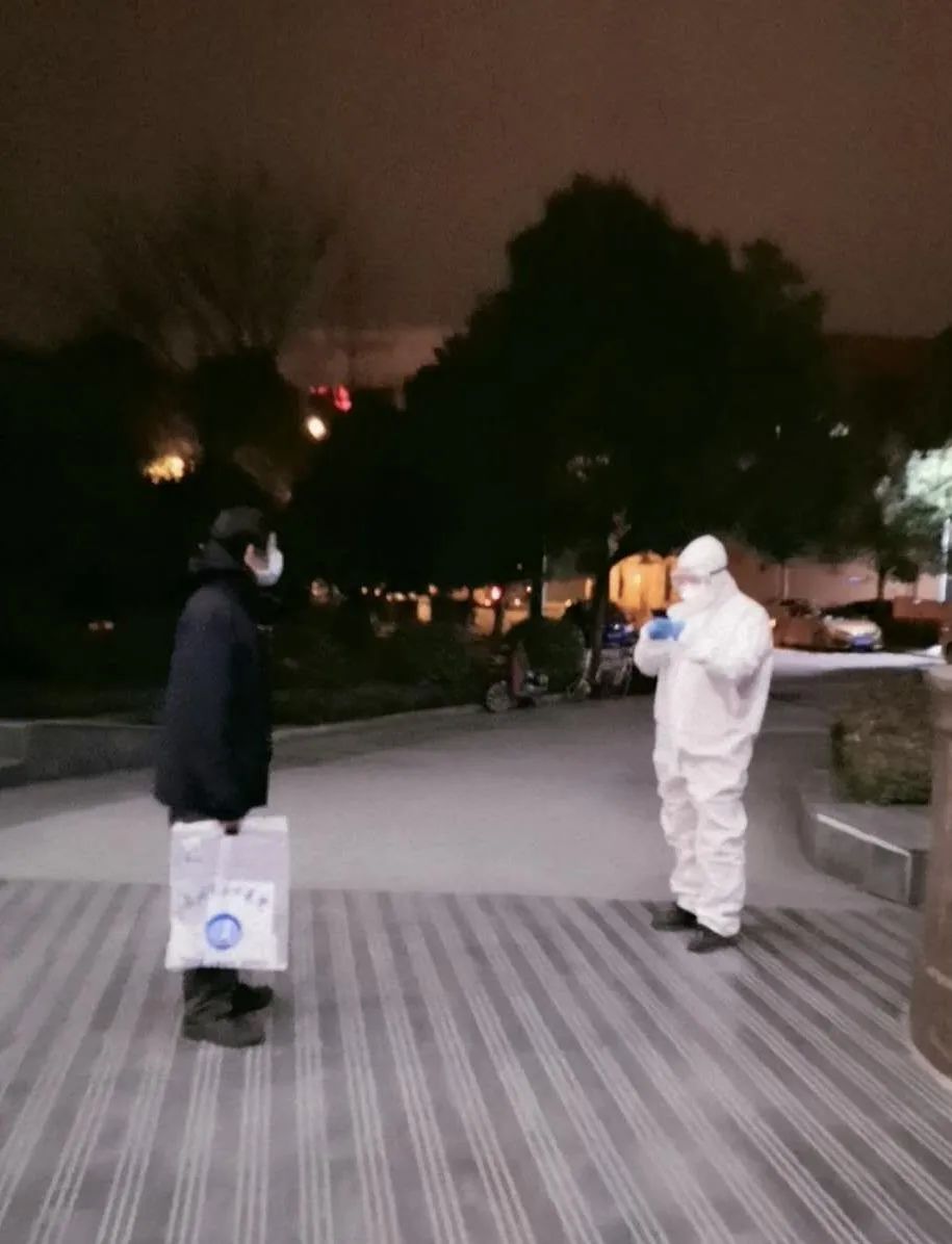 这里是汉口医院,转运发热病人的每一刻,都刻骨铭心……