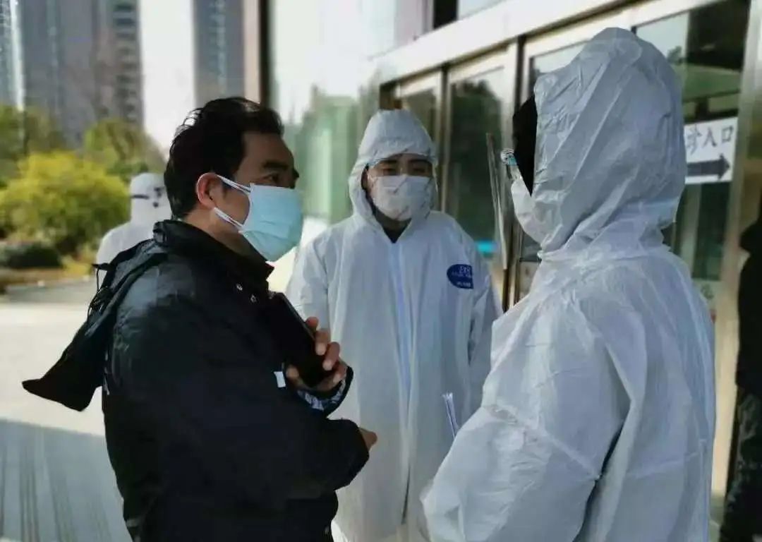 这里是汉口医院,转运发热病人的每一刻,都刻骨铭心……