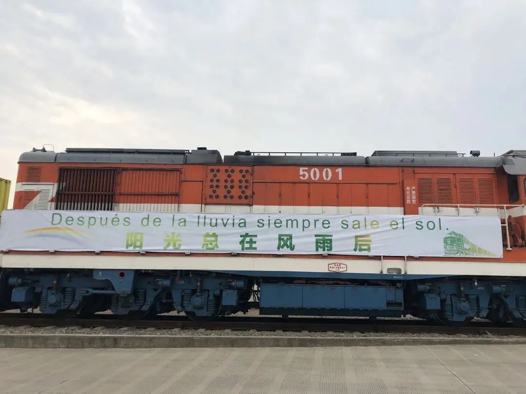 新华社全景记录铁路战“疫”,点赞“铁”的担当