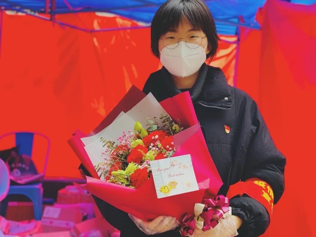 社区居民和志愿者的情谊,热乎乎的