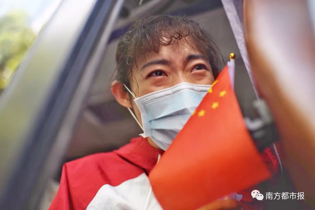 援鄂医疗队撤离,一幕幕刷屏:这世上,真的有人为你拼过命!