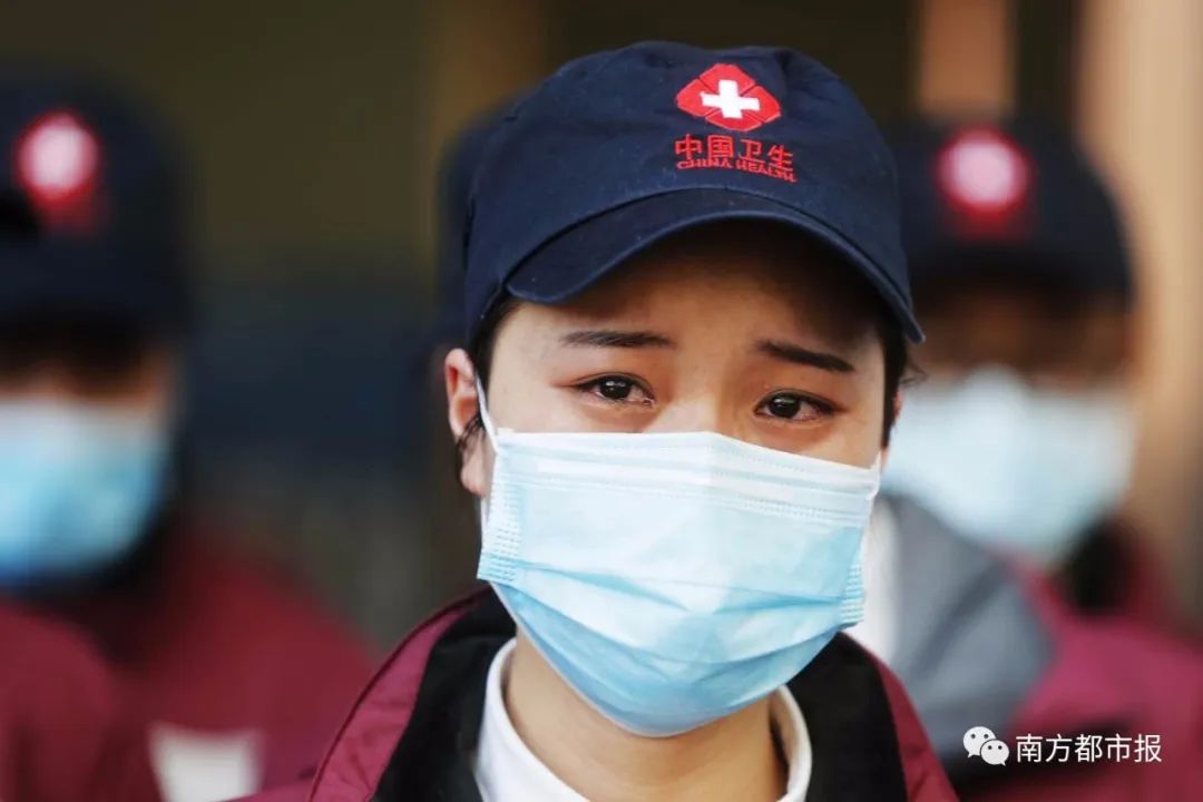 援鄂医疗队撤离,一幕幕刷屏:这世上,真的有人为你拼过命!