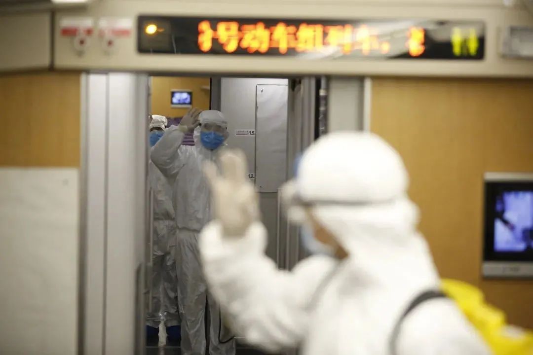 新华社全景记录铁路战“疫”,点赞“铁”的担当
