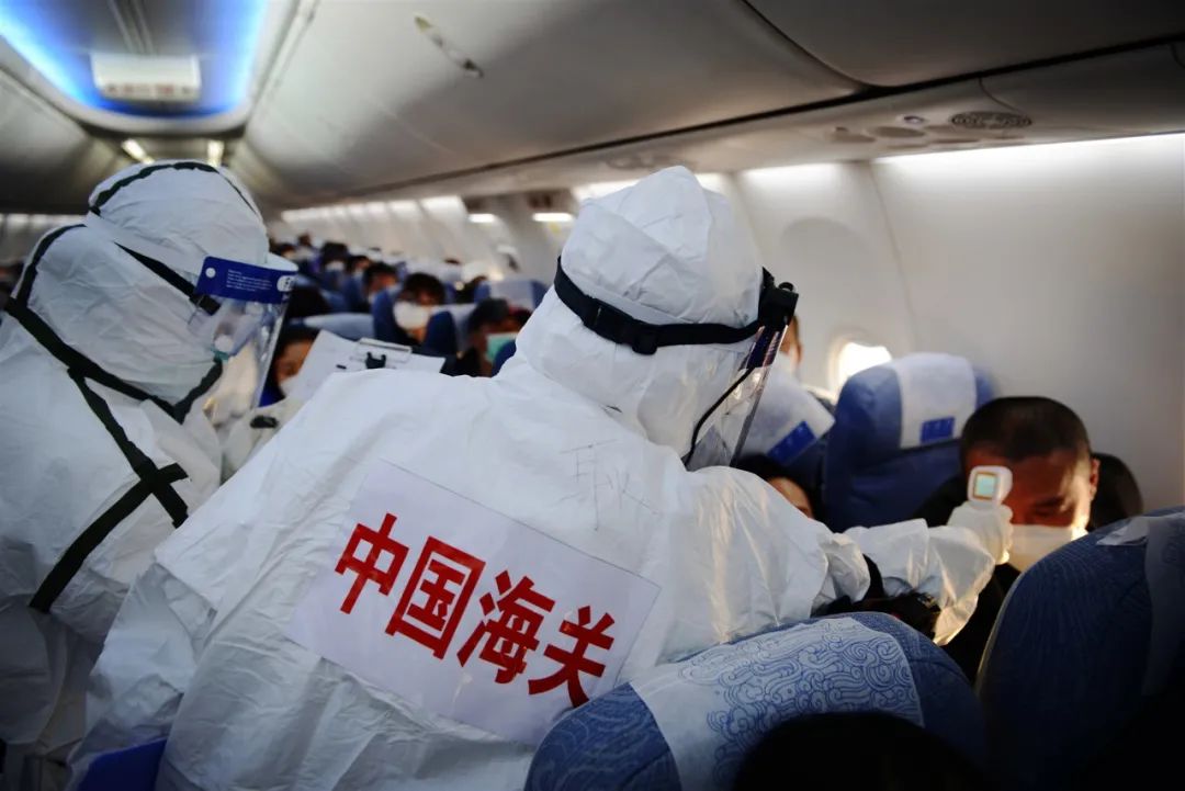 “战”在航班入境时