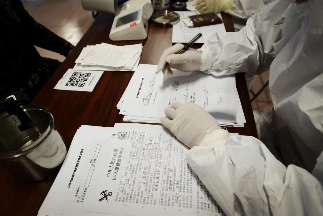 “战”在航班入境时