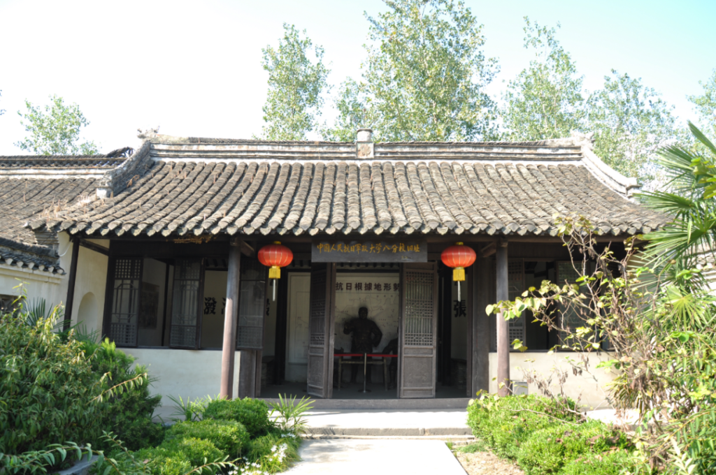 龙岗古镇：红色学府的烽火岁月