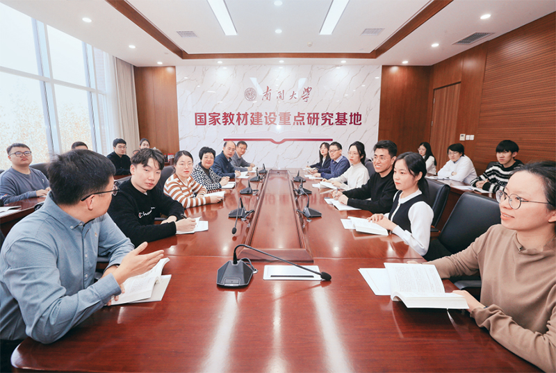 加快构建中国特色哲学社会科学 理论